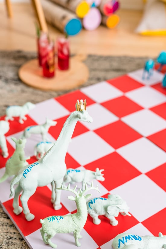 Make this giant DIY chess set for the holidays and beyond (great gift for kids too). Click through for the step by step photo tutorial.