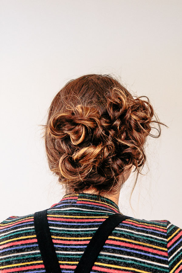 5 minute hair tutorial that looks like it took a whole lot longer. Click through for the simple technique that makes this hair tutorial as easy as can be.