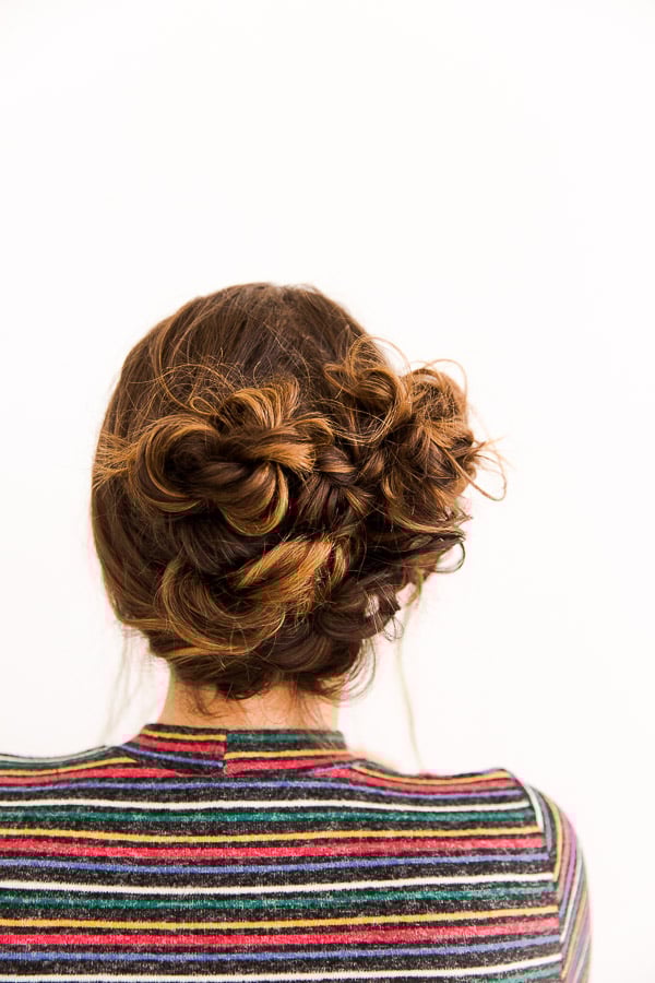5 minute hair tutorial that looks like it took a whole lot longer. Click through for the simple technique that makes this hair tutorial as easy as can be.