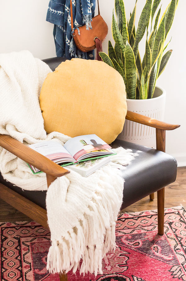 How to Sew a DIY Circle Pillow in Just a Few Minutes