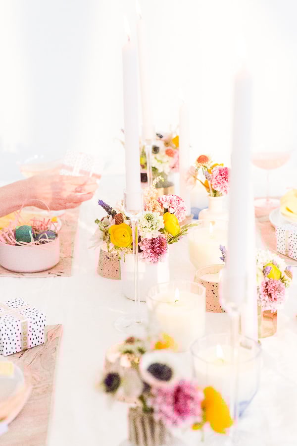 Spring Up: 6 Simple Tablescape Ideas for Spring and Easter Entertaining. #entertaining #modernentertaining #easter #pastels #flowerpower #floralcenterpiece #diy