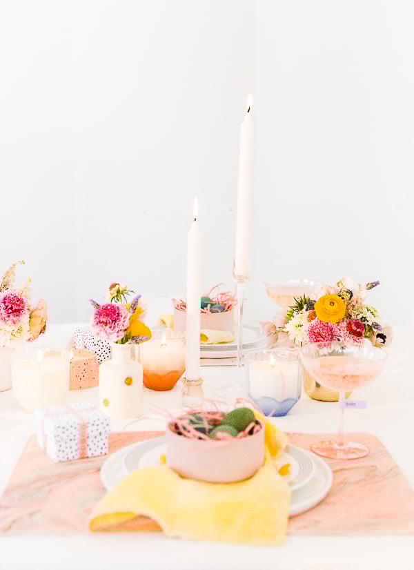 Spring Entertaining Ideas! Click through for all 6 simple tablescape ideas for spring and Easter entertaining. #entertaining #modernentertaining #easter #pastels #flowerpower #floralcenterpiece #diy