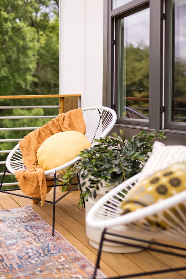 A balcony makeover perfect for summer entertaining or just reading a book. Click through for the full reveal and learn how to add privacy outdoors on a budget. #summer #outdoorspace #modernoutdoorspace
