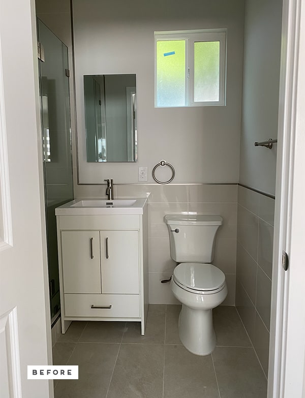 Photo of basic, neutral, small renter's bathroom.