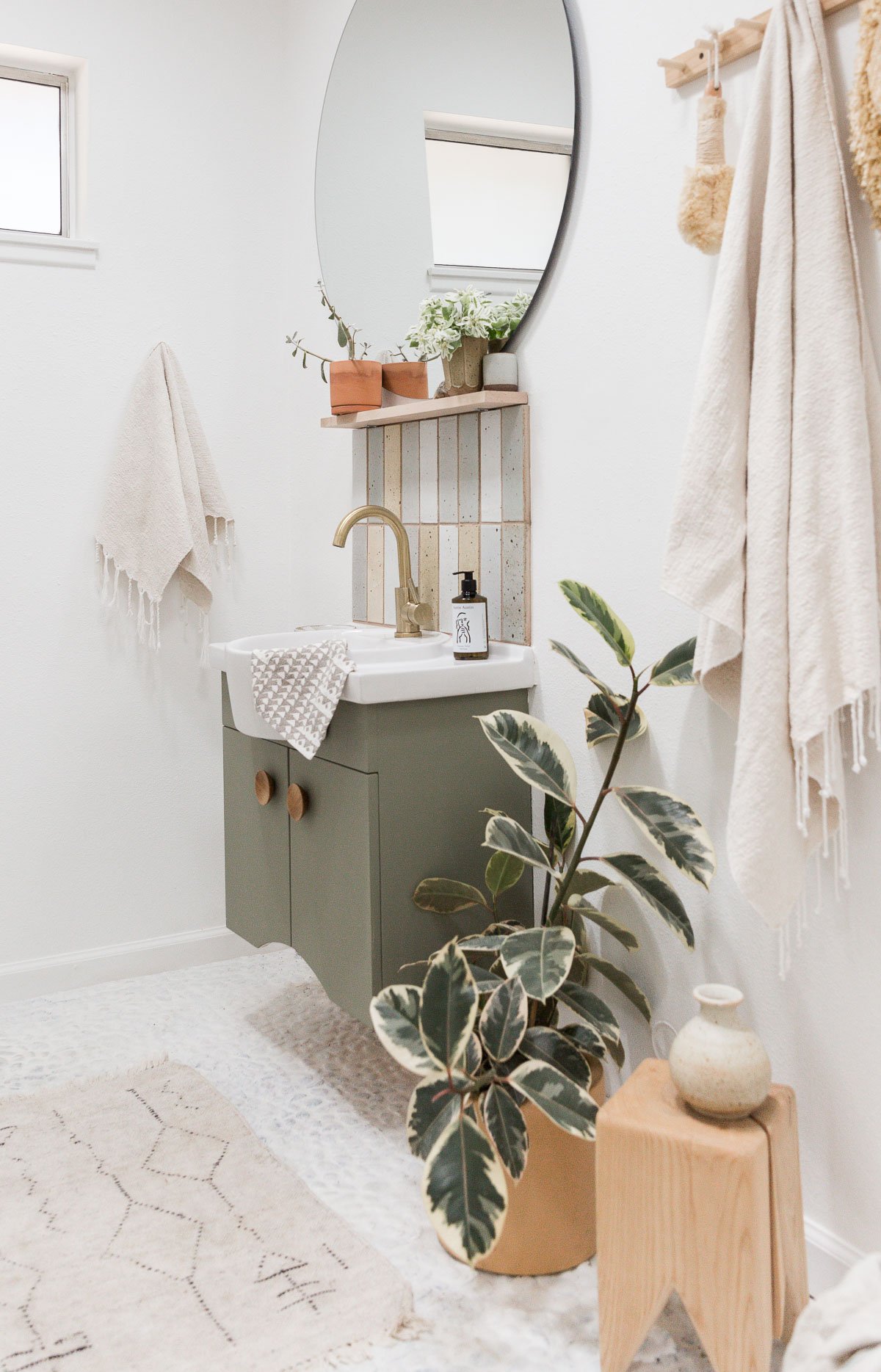 LIGHT & BRIGHT BATHROOM UPDATE