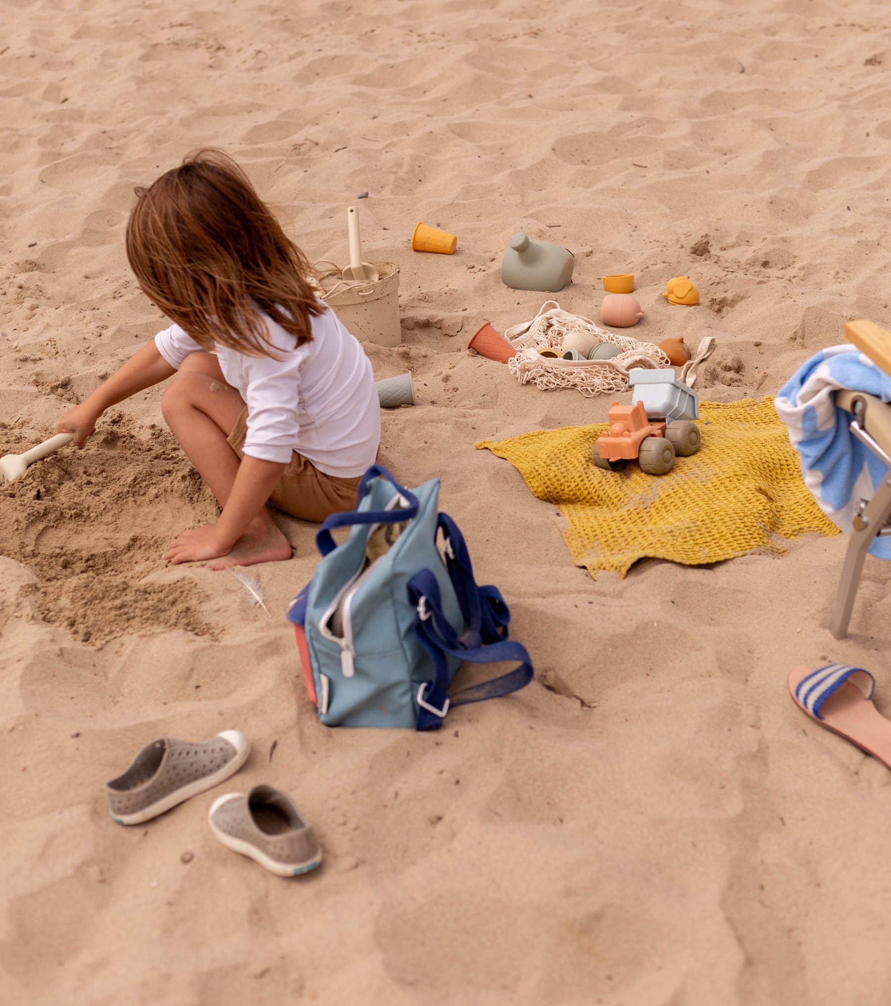 17 Artistic Seaside Actions for Children + Households