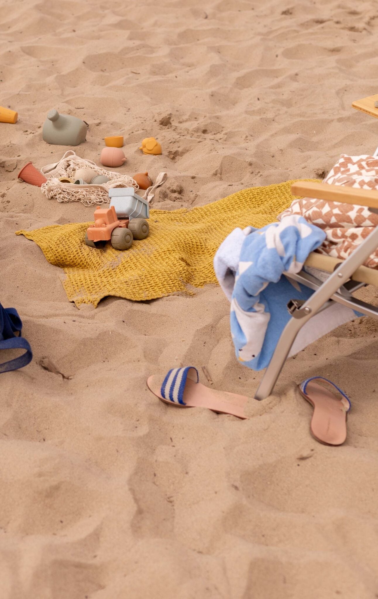 17 Creative Beach Activities for Kids + Families - Paper and Stitch